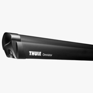 •Marchiză Thule Omnistor 5200 3m montată pe autorulotă •Marchiză Thule Omnistor 5200 extinsă, oferind umbră