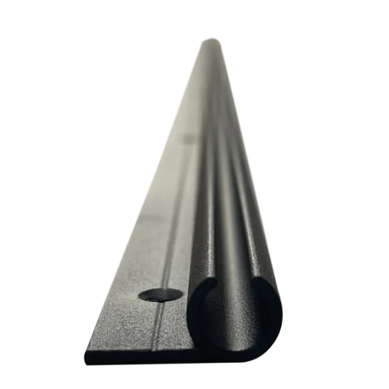 Rail for Kitchen Draft Skirt – vedere detaliată a produsului montat sau utilizat